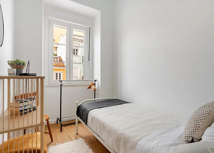 Traditional 2 Bedroom Apartment With Amazing Garden - Fiona - 26579Al *