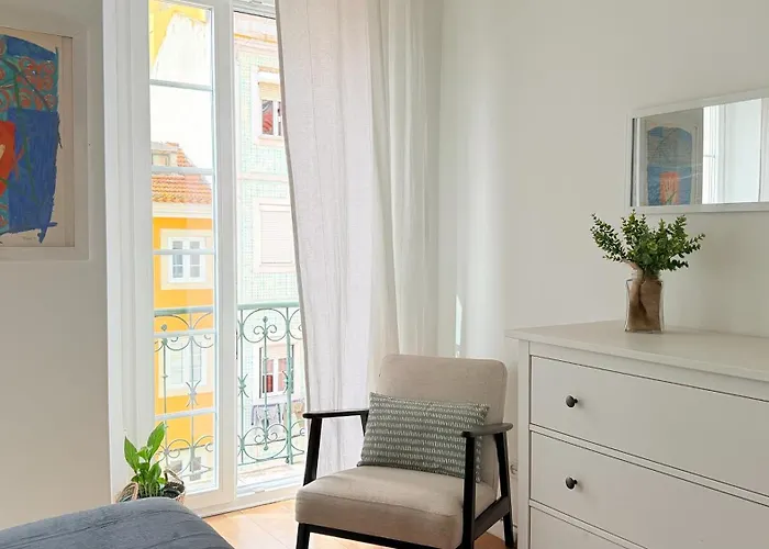 Traditional 2 Bedroom Apartment With Amazing Garden - Fiona - 26579Al *