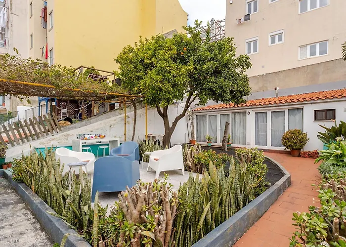 Traditional 2 Bedroom Apartment With Amazing Garden - Fiona - 26579Al * Lisboa