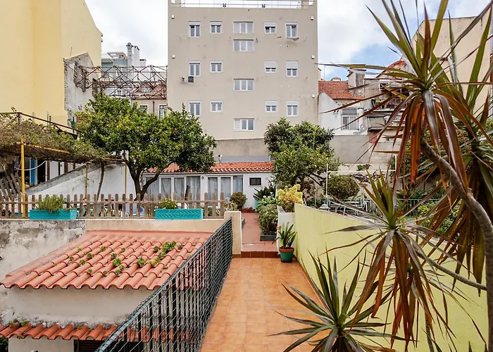 Traditional 2 Bedroom Apartment With Amazing Garden - Fiona - 26579Al