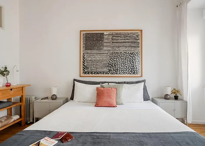 Traditional 2 Bedroom Apartment With Amazing Garden - Fiona - 26579Al Lägenhet Lisboa