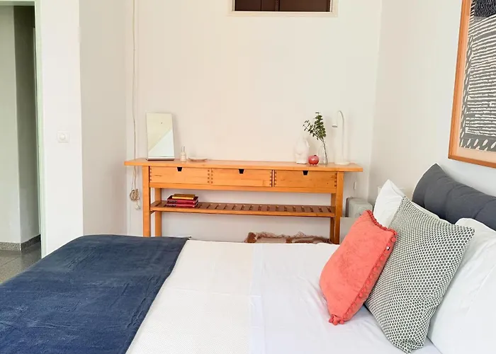 Traditional 2 Bedroom Apartment With Amazing Garden - Fiona - 26579Al *