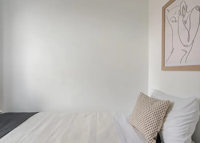 Traditional 2 Bedroom Apartment With Amazing Garden - Fiona - 26579Al * Lisboa